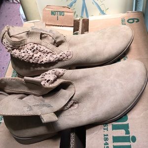 Boots (oatmeal color)